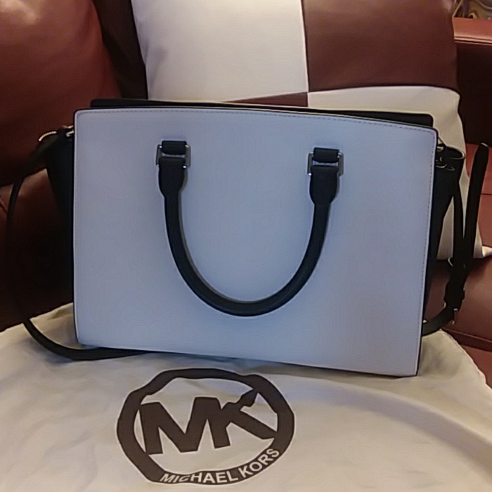 MK Large Black/White Shelma Saffiano Leather - Picture 4 of 7